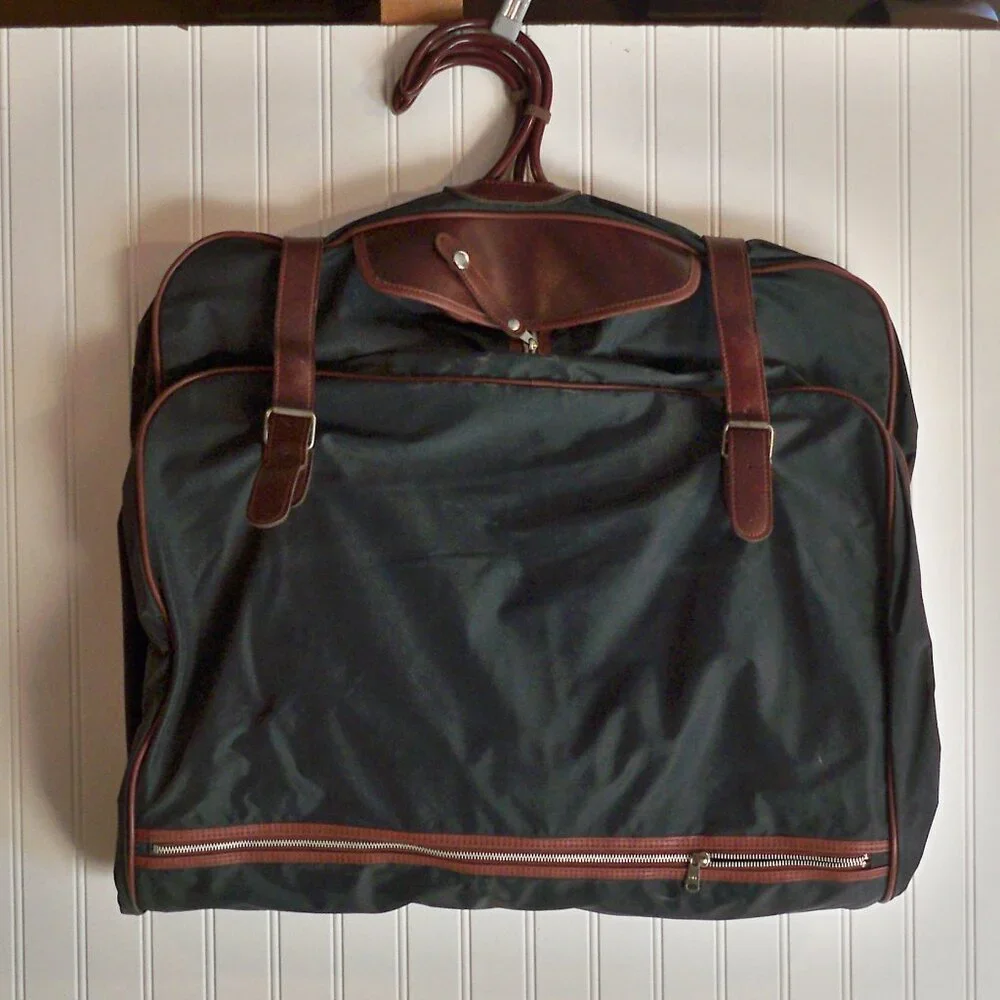 Verdi Garment Bag W/ 2 Big zip pockets